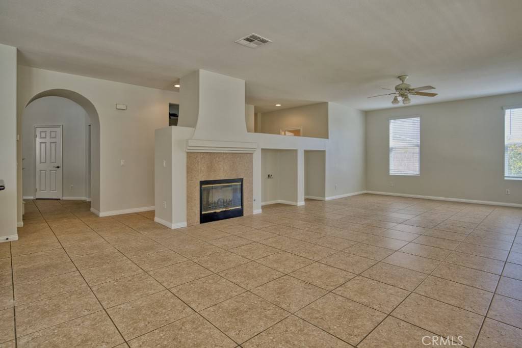 Corona, CA 92883,1696 Tamarron DR