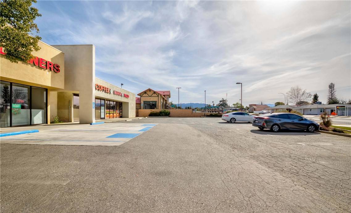 Yucaipa, CA 92399,34112 County Line RD