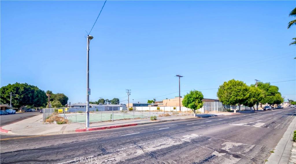 Compton, CA 90221,2416 E Alondra BLVD