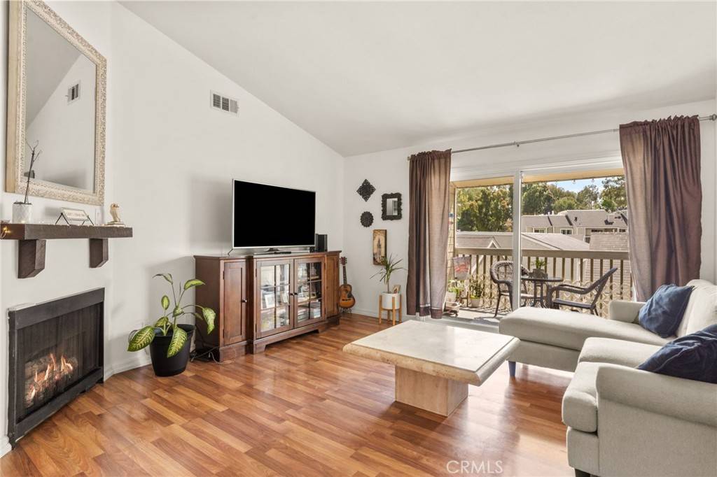 Yorba Linda, CA 92887,6210 Hartford RD #201