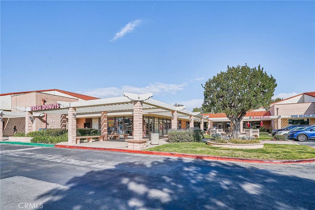 Thousand Oaks, CA 91360,413 E AVENIDA DE LOS ARBOLES