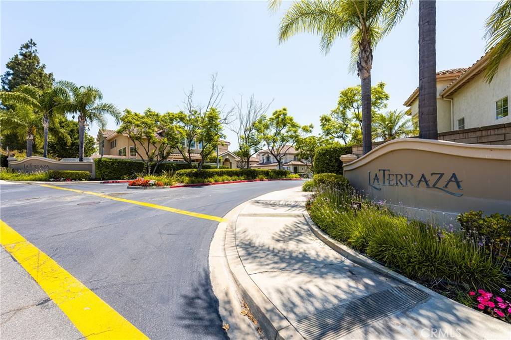 Yorba Linda, CA 92887,5560 PATRICIA WAY