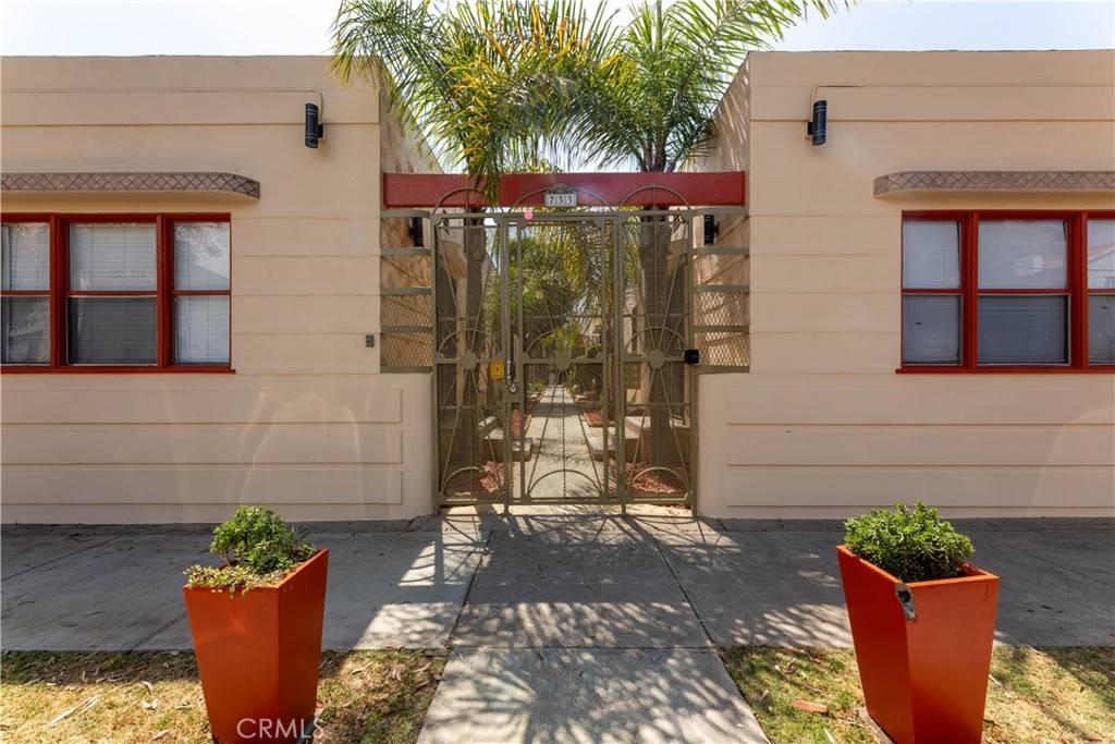 Long Beach, CA 90813,733 Daisy AVE