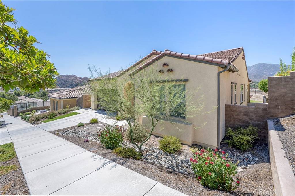 Corona, CA 92883,11537 Alton DR