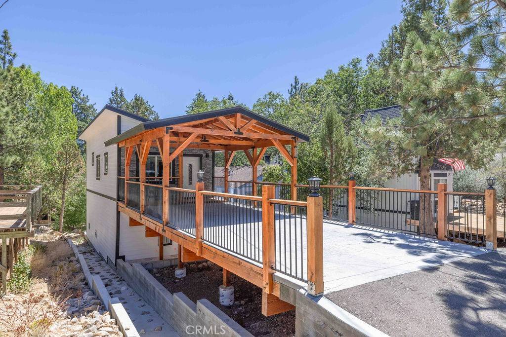 Sugarloaf, CA 92386,523 Cedar LN