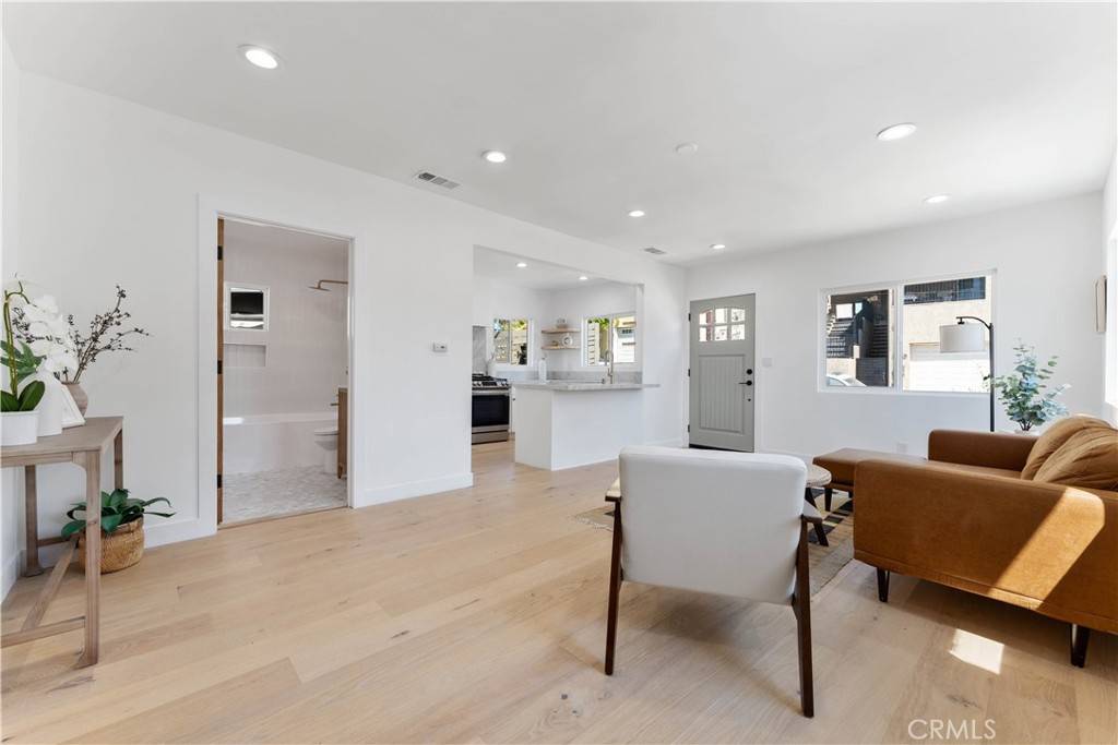 Los Angeles, CA 90065,3373 Cazador ST