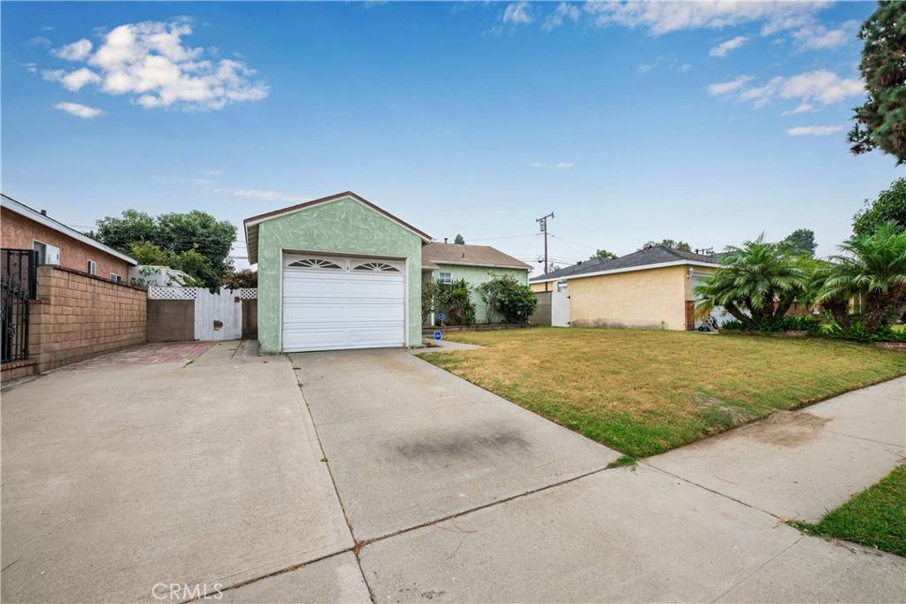 Carson, CA 90810,2668 E 221st ST