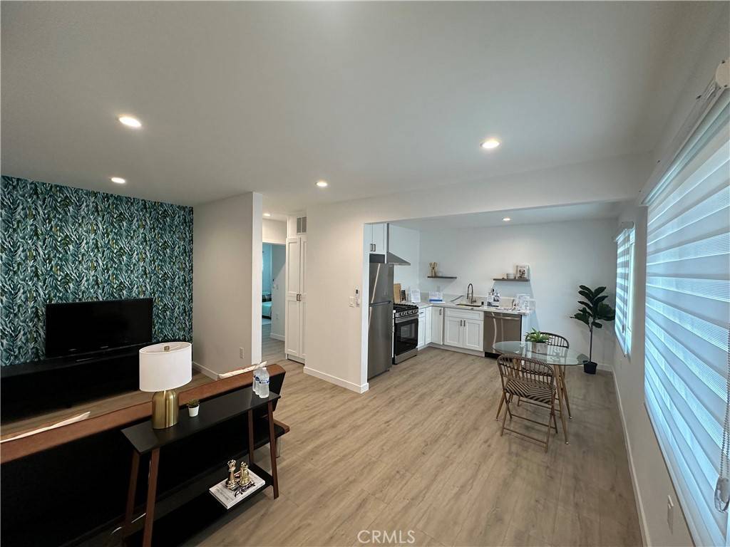 Los Angeles, CA 90032,3160 Warwick AVE #4