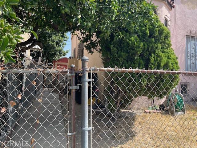 Los Angeles, CA 90001,7424 Bell AVE