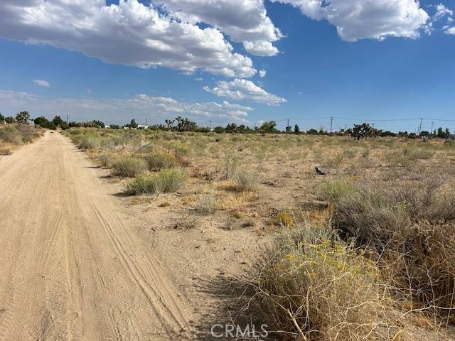 Phelan, CA 92371,9757 Lebec RD