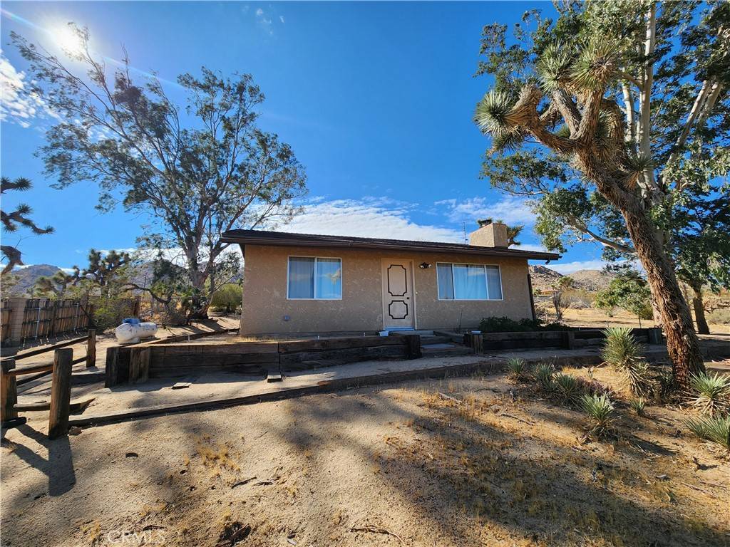 Joshua Tree, CA 92252,60383 Melton TRL