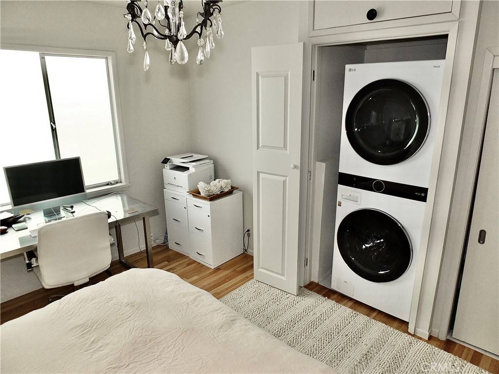 Long Beach, CA 90803,3901 E Livingston DR E #304