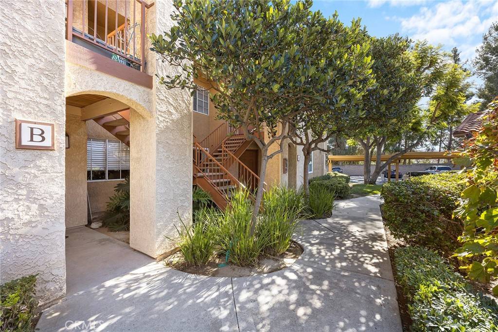 Yorba Linda, CA 92887,5390 Silver Canyon #10B