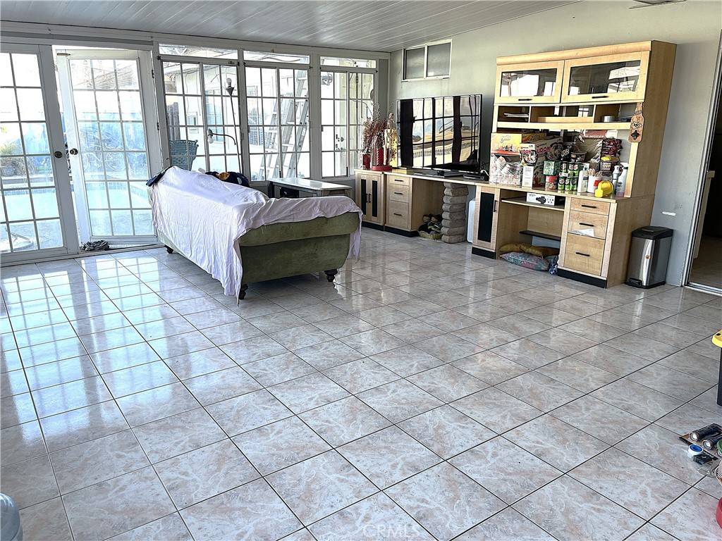 Westminster, CA 92683,6371 Shawnee RD