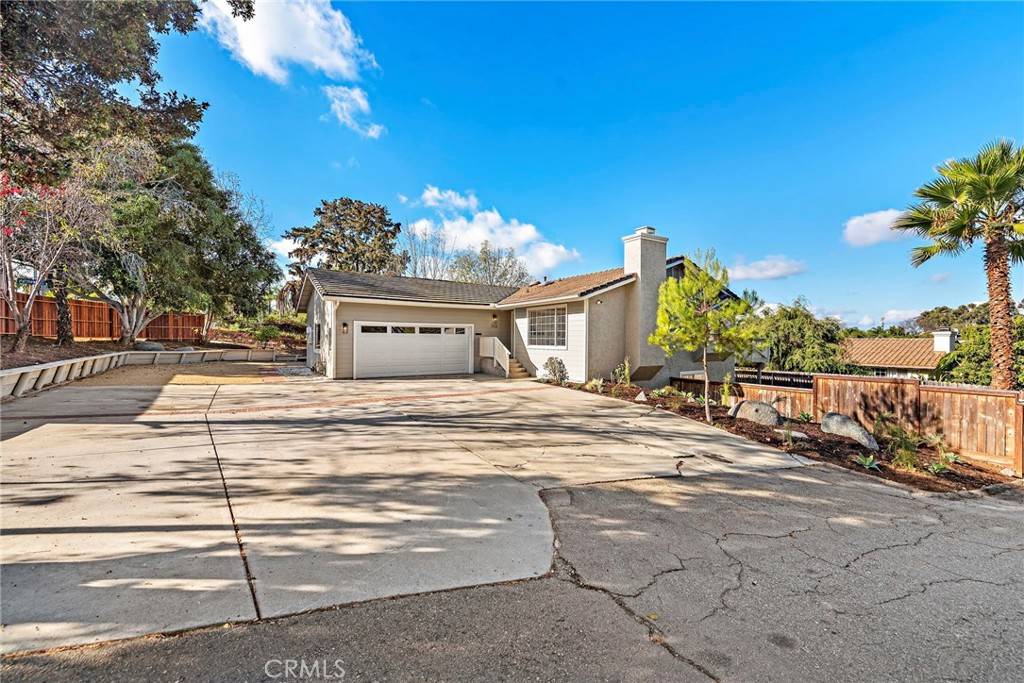 Vista, CA 92081,713 Sunset DR