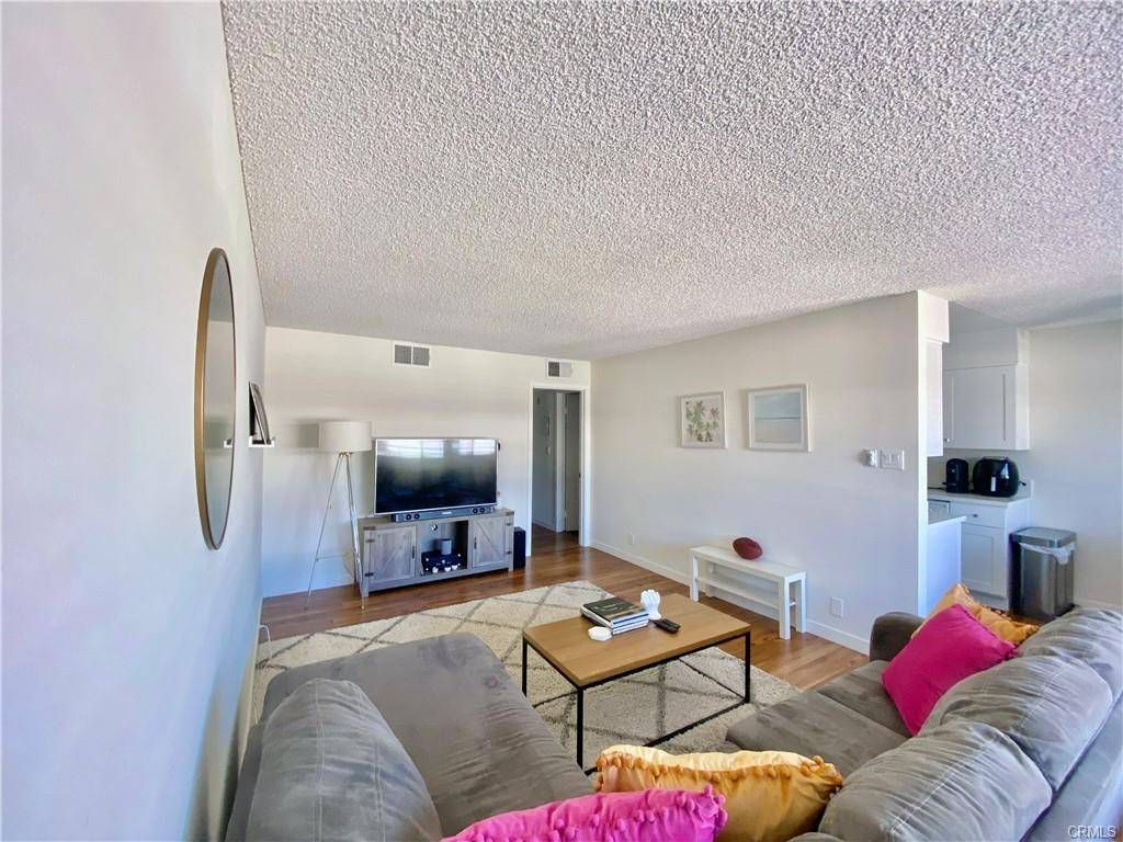 Sherman Oaks, CA 91423,5003 Tilden AVE #204