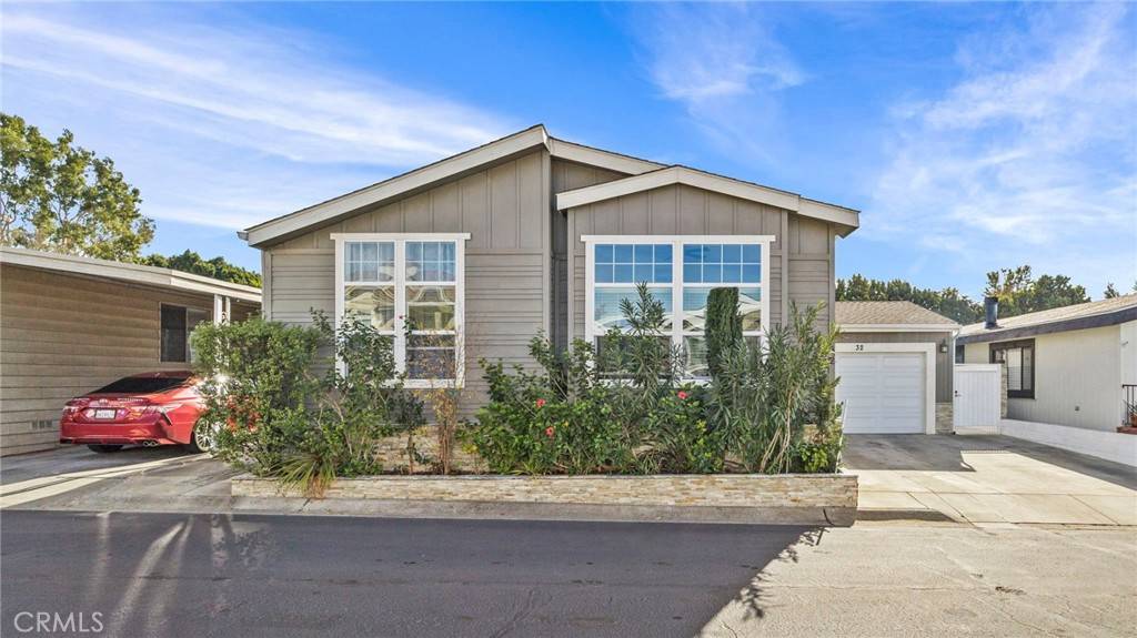 Laguna Hills, CA 92653,23301 Ridge Route DR #32