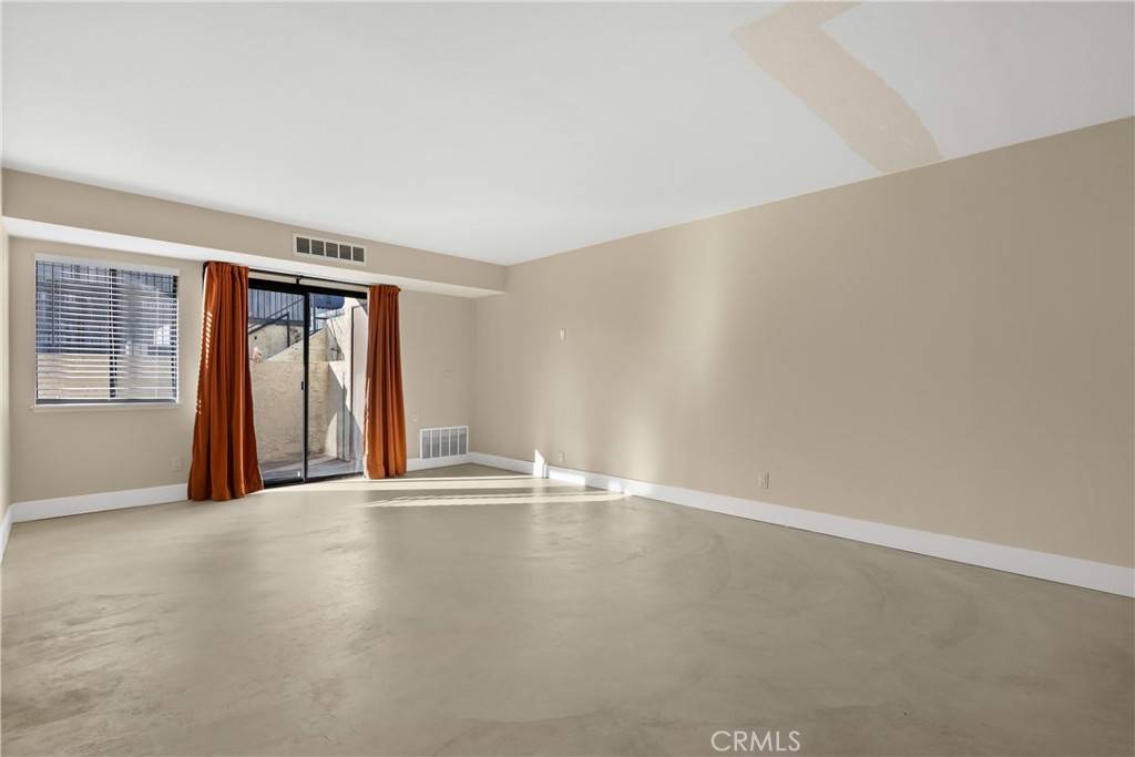 Santa Ana, CA 92701,700 W 3rd ST #B116