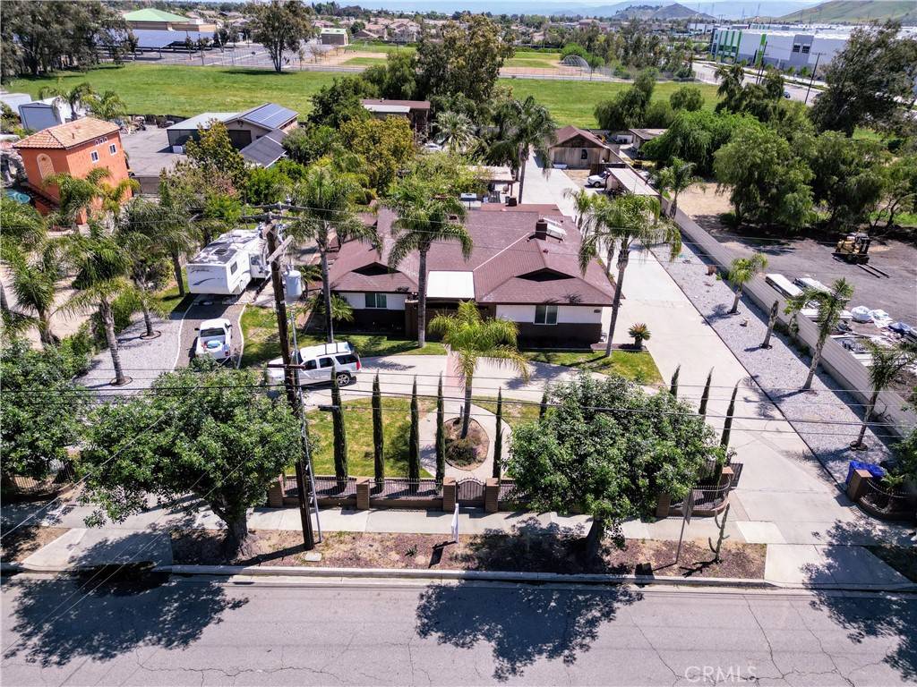 Fontana, CA 92337,10881 Oleander AVE