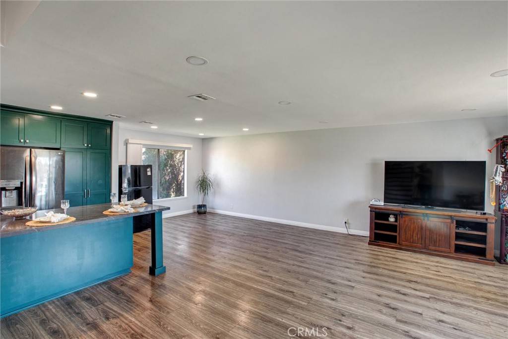 San Dimas, CA 91773,976 Airedale CT