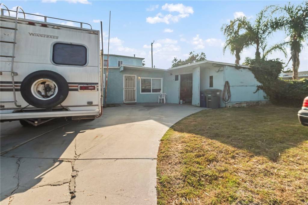Lakewood, CA 90715,11878 205th ST