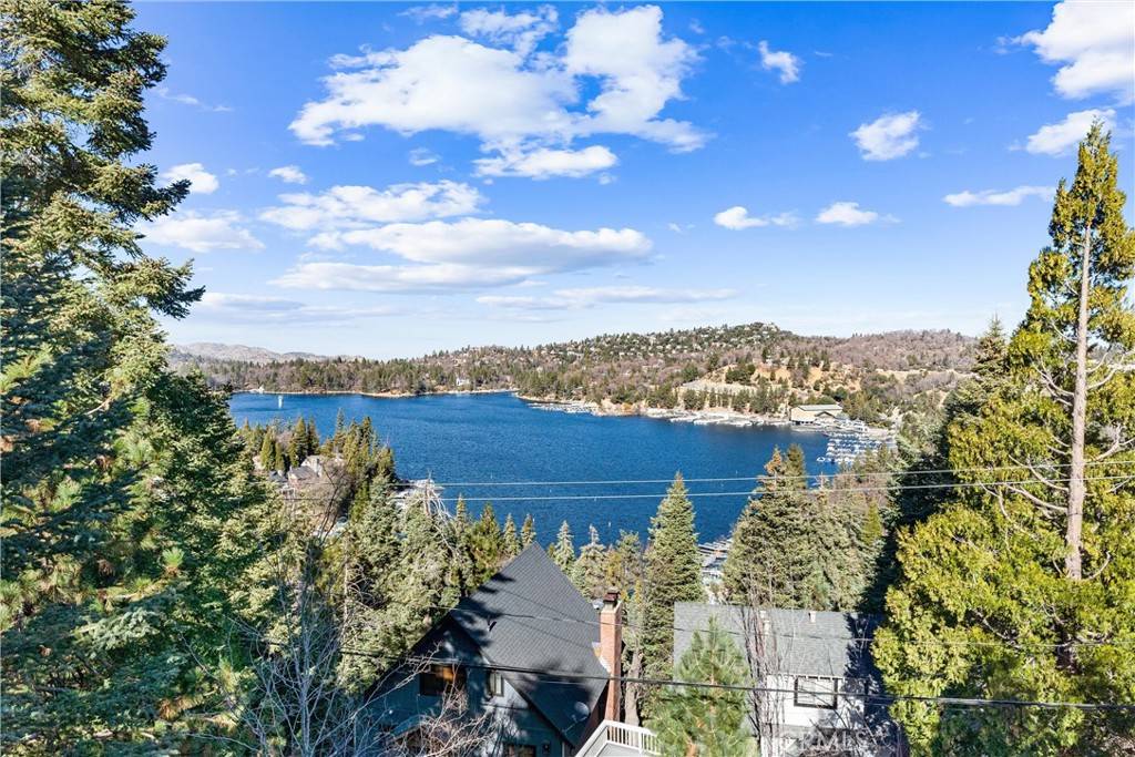 Lake Arrowhead, CA 92352,347 Emerald WAY