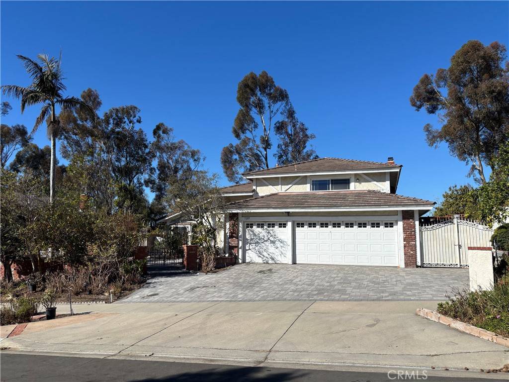 Yorba Linda, CA 92886,5205 Vista Montana