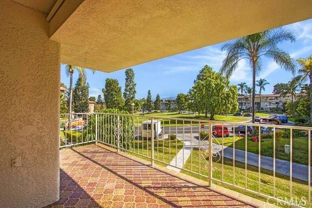 Laguna Woods, CA 92637,2386 Via Mariposa W #1C