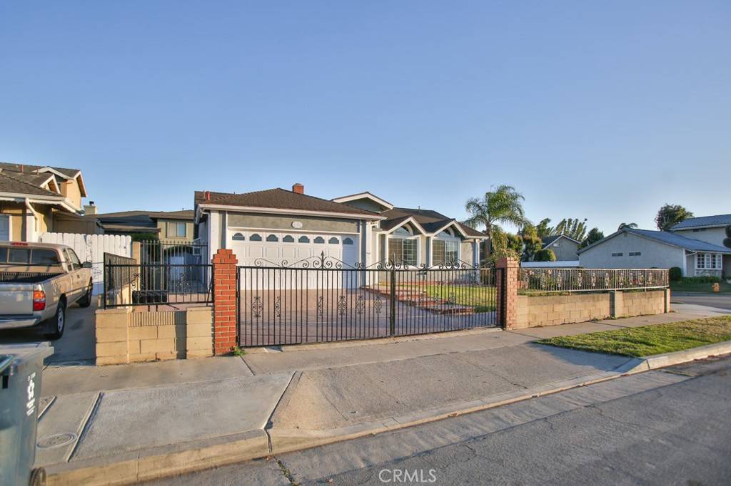 Huntington Beach, CA 92649,17252 Apel LN