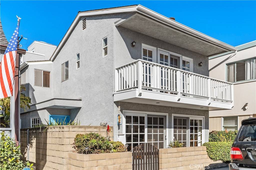 Long Beach, CA 90803,69 63rd Place