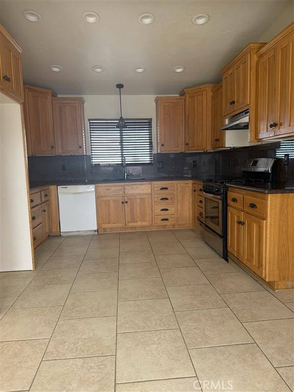 Hesperia, CA 92344,10121 Mesquite ST