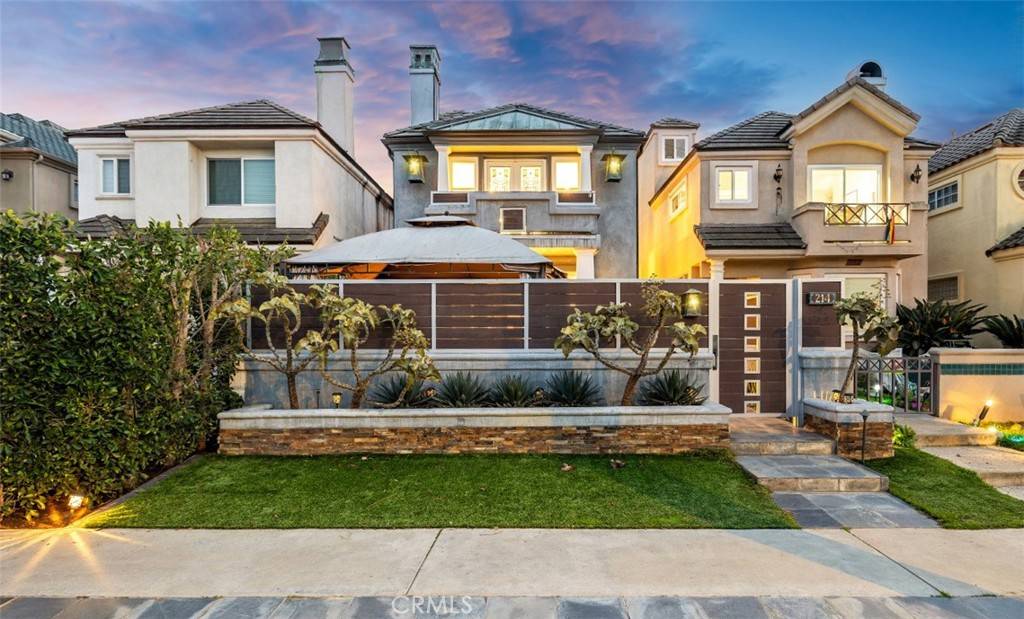 Huntington Beach, CA 92648,214 Utica AVE