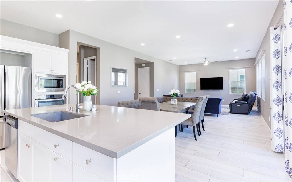 Saugus, CA 91350,20512 Starling CT