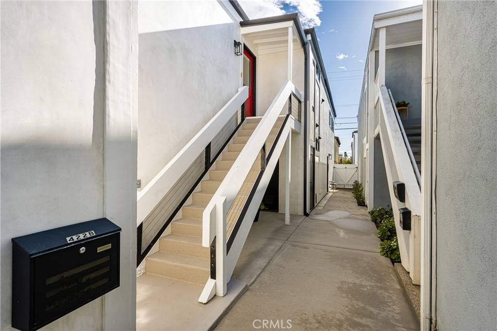 Corona Del Mar, CA 92625,422 .5 Goldenrod AVE