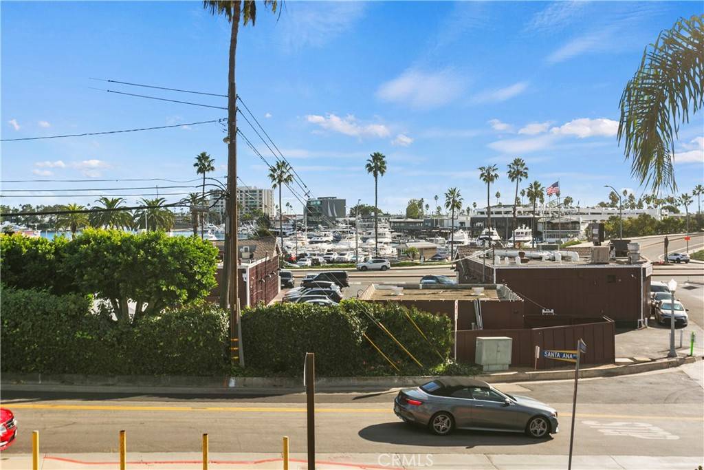 Newport Beach, CA 92663,207 La Jolla DR