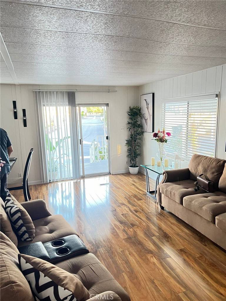 Anaheim, CA 92801,5 Walnut Via