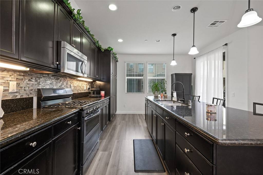 Saugus, CA 91350,22160 Barrington WAY