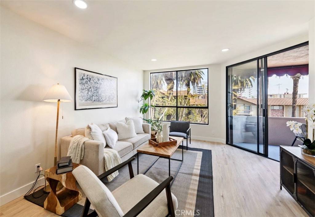 Los Angeles, CA 90046,1745 Camino Palmero ST #537