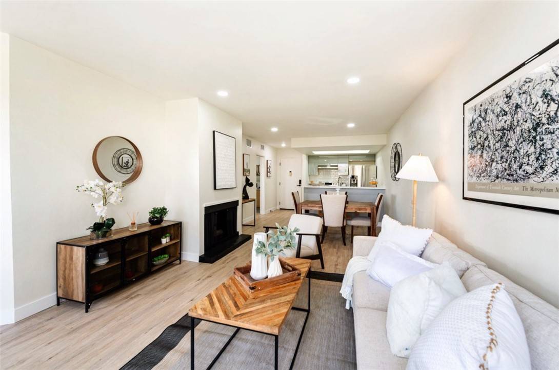 Los Angeles, CA 90046,1745 Camino Palmero ST #537