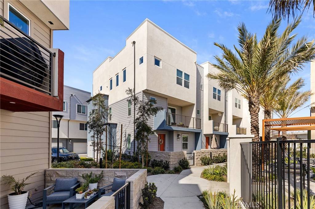 Anaheim, CA 92801,1649 W Lincoln AVE #101