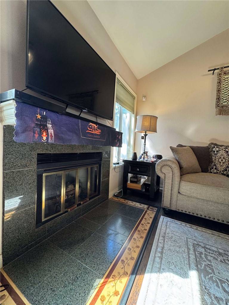 Anaheim, CA 92801,2044 W Hastings WAY #52