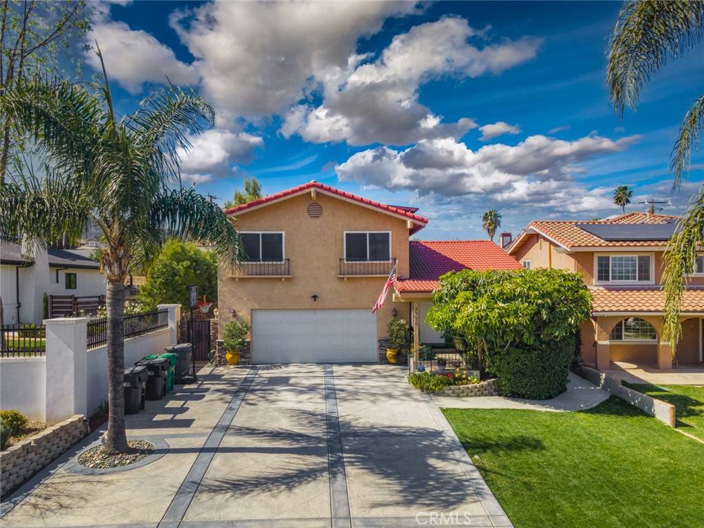 Corona, CA 92881,3526 State ST