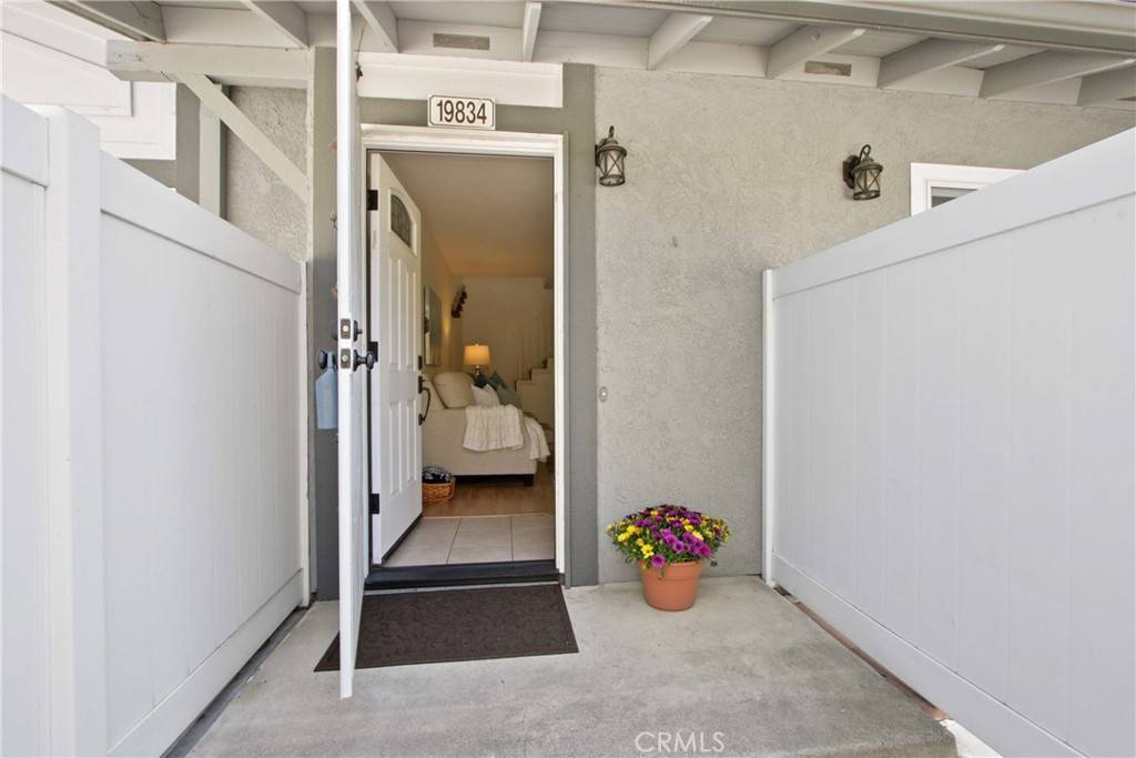Yorba Linda, CA 92886,19834 Ridge Manor WAY #31