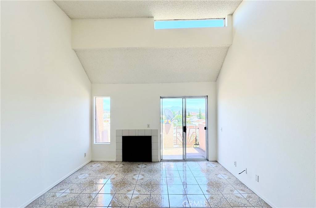 Santa Ana, CA 92701,450 E 4th ST #414