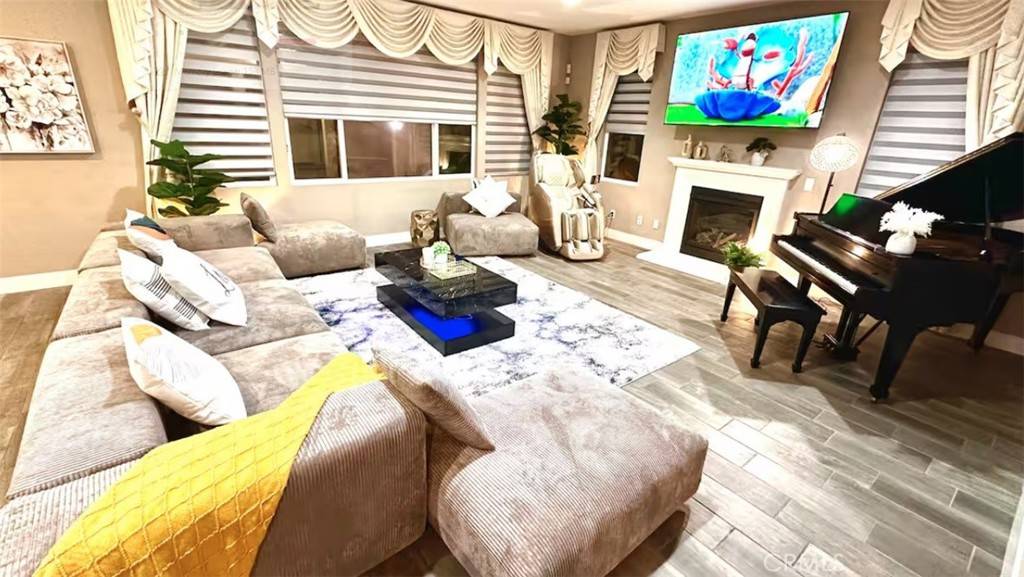 Anaheim, CA 92804,9482 Gilbert ST