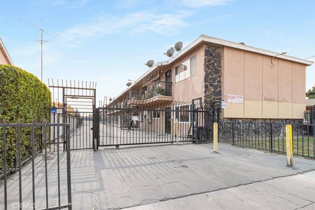 Cudahy, CA 90201,4434 4436 Clara ST