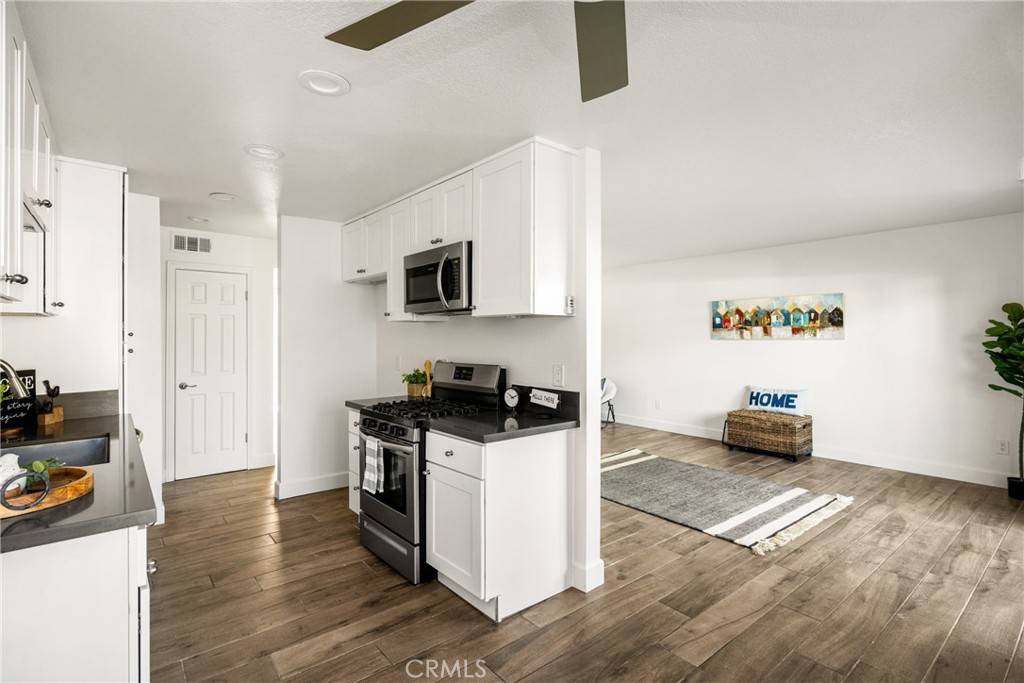 Orange, CA 92868,700 W La Veta AVE #I11