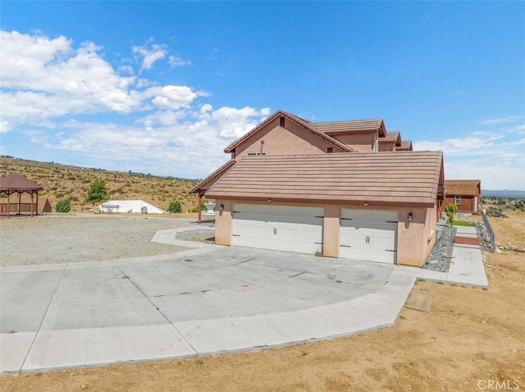 Phelan, CA 92371,8164 Flowerfield RD