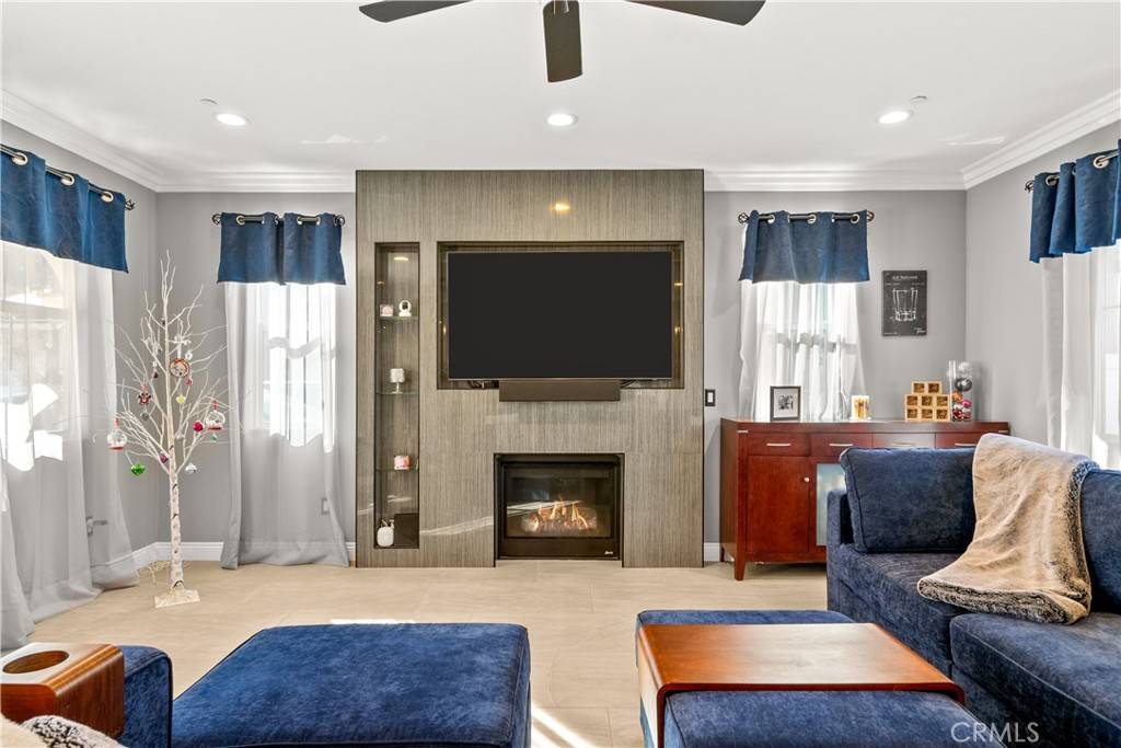 Bellflower, CA 90706,10121 1/5 Washington ST
