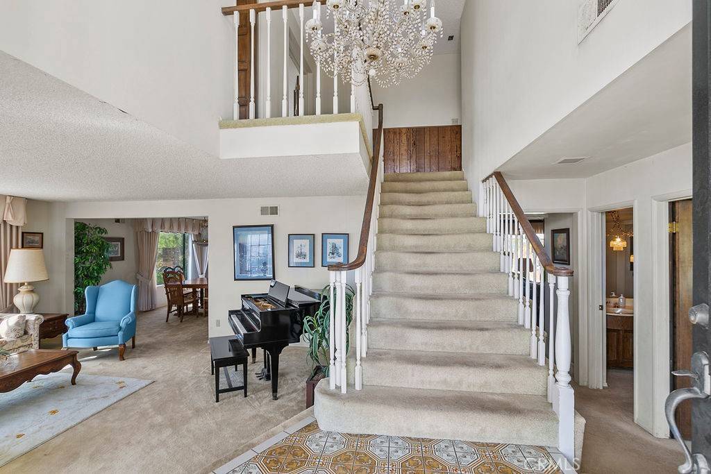 Villa Park, CA 92861,19111 Ridgeview RD